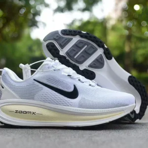 Nike Vomero 18 Coconut Milk